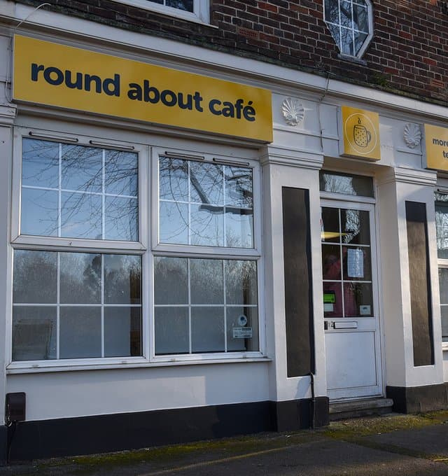 3 Round About Café